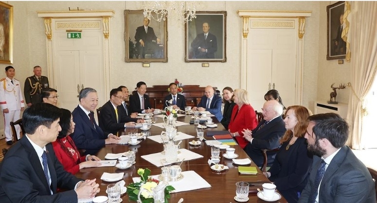 At the talks between Party General Secretary and President of Vietnam To Lam (third, left) and President of Ireland Michael Higgins