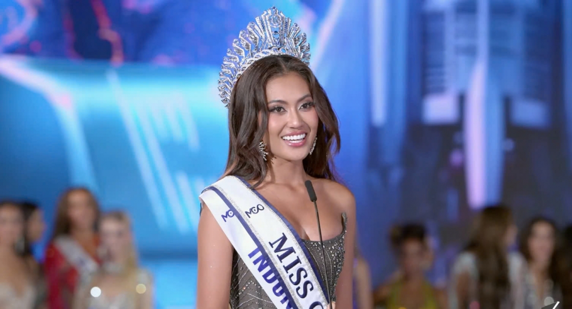 Indonesian model Ketut Permata Juliastrid, 21, wins the Impacful Crown of Miss Cosmo 2024 in Vietnam (Photo: screenshot)