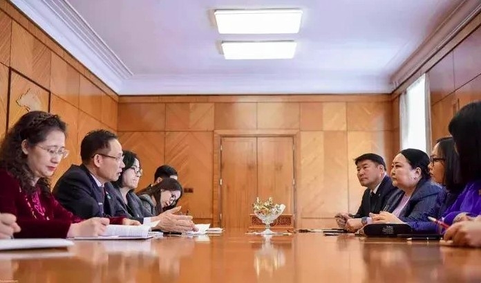 Secretary of the Communist Party of Vietnam (CPV) Central Committee and head of its Commission for External Relations Le Hoai Trung (second, left) hold working sessions with Vice Chairman of the Mongolian Democratic Party (MoDP) Batchimeg (third, right)