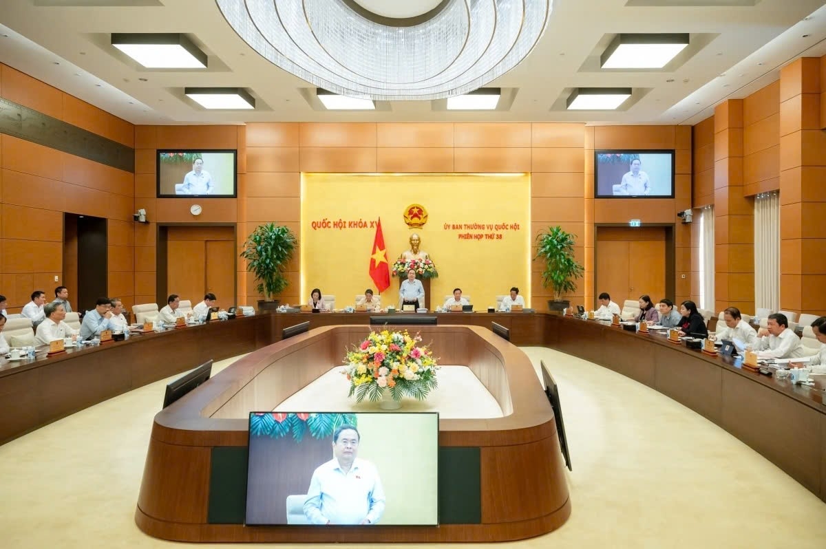 Lawmakers during the 38th meeting of the National Assembly Standing Committee in Hanoi