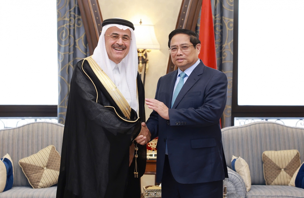 Prime Minister Pham Minh Chinh (R) and Amin Al-Nasser, President and CEO of Saudi Aramco (Photo:VGP)