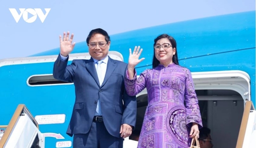 Pham Minh Chinh and his spouse touch down at King Khalid International Airport in Riyadh, starting their working trip to Saudi Arabia