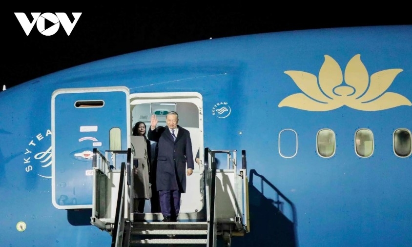 General Secretary of the Communist Party of Vietnam Central Committee and State President To Lam arrives in Dublin on October 1 evening (local time).