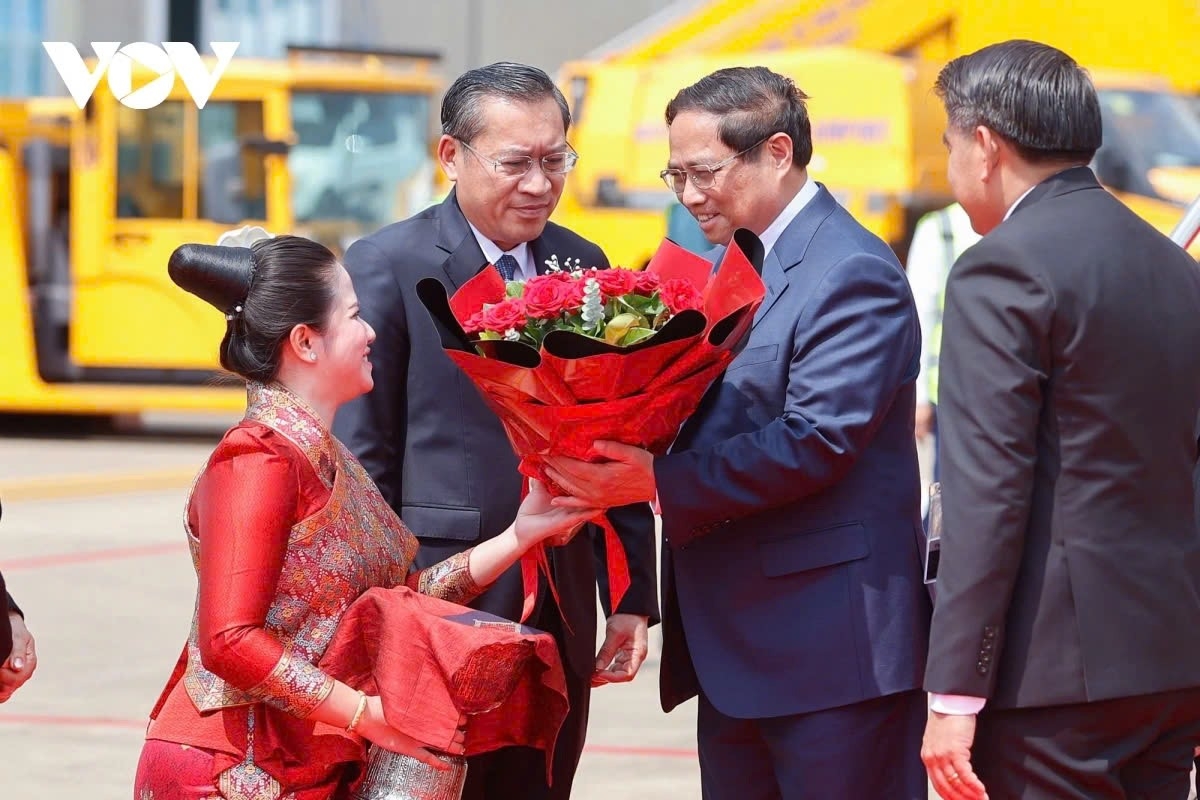 Prime Minister Pham Minh Chinh arrives in Vientiane, Laos, on October 8, for the 44th and 45th ASEAN Summit and related meetings