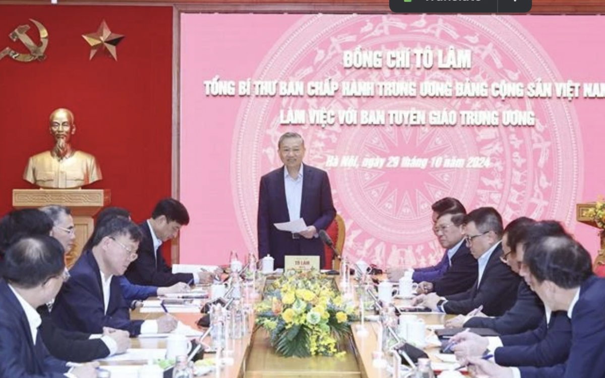 Party General Secretary To Lam on October 29 has a meeting with the Communist Party of Vietnam (CPV) Central Committee’s Commission for Information and Education. (Photo: VNA)