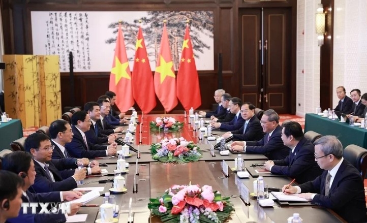 Prime Minister Pham Minh Chinh holds talks with Chinese Premier Li Qiang in Dalian city, Liaoning province, China, on June 24, 2024. (Photo: VNA)