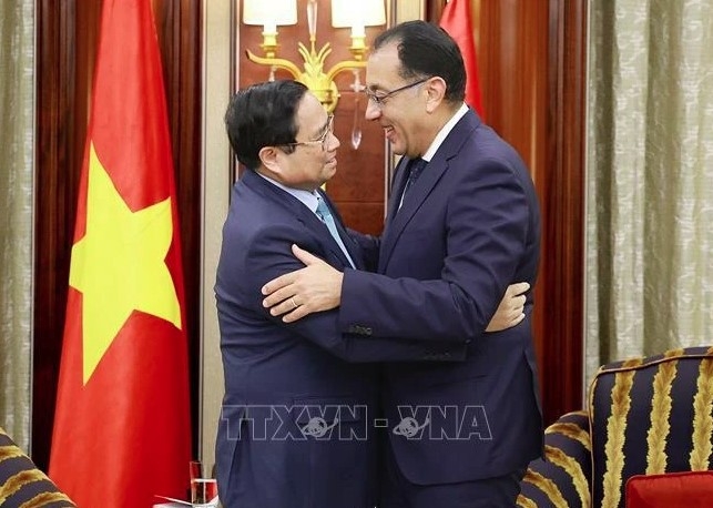 Prime Minister Pham Minh Chinh (R) meets with Egyptian Prime Minister Mostafa Madbouly (Photo: VNA)
