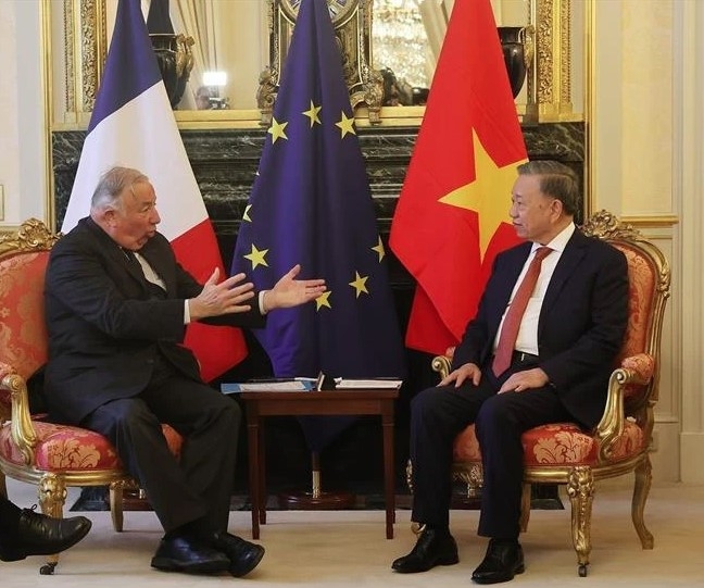 Party General Secretary and State President To Lam (R) and President of the French Senate Gérard Larcher (Photo: VNA)