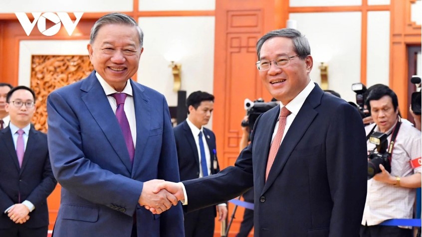 General Secretary of the Communist Party of Vietnam (CPV) Central Committee and State President To Lam welcomes Chinese Premier Li Qiang