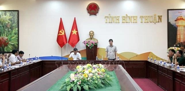 Vice Chairman of the Binh Thuan provincial People's Committee Nguyen Hong Hai speaks at the meeting.