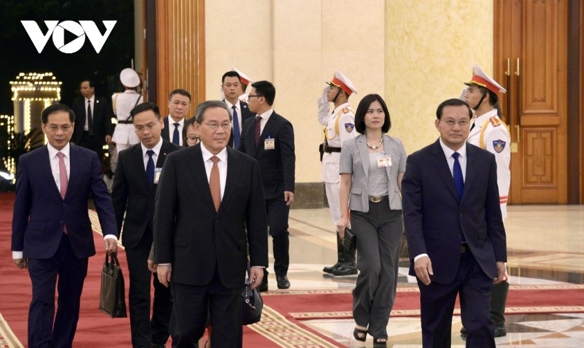 Premier Li Qiang pays a courtesy visit to Party General Secretary and President To Lam 