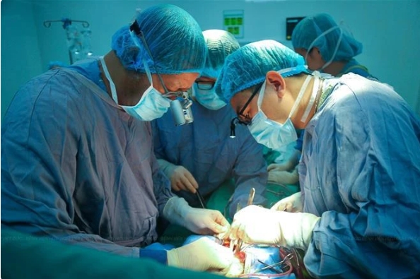 Doctors perform the heart-liver transplant on the patient