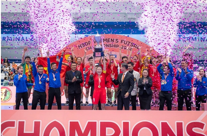 Vietnamese women's futsal team is the champion of the NSDF Women's Futsal Championship 2024 international friendly tournament in Thailand (Photo: FAT)