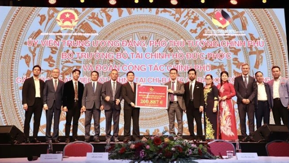 The donation is handed over to Deputy Prime Minister Ho Duc Phoc on October 9 on the occasion his working trip to Germany.