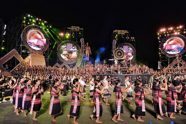 Largest gong performance sets new Vietnamese record. (Photo: tcdulichtphcm.vn)