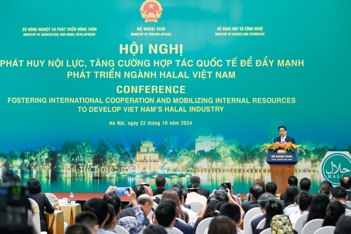 Prime Minister Pham Minh Chinh highlights Vietnam's strength in developing the Halal industry and calls on foreign businesses to continue investing in the country. (Photo: VGP)