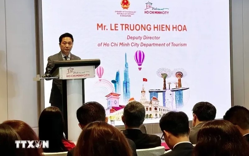 Le Truong Hien Hoa, deputy director of the HCM City Department of Tourism, speaks at the event.