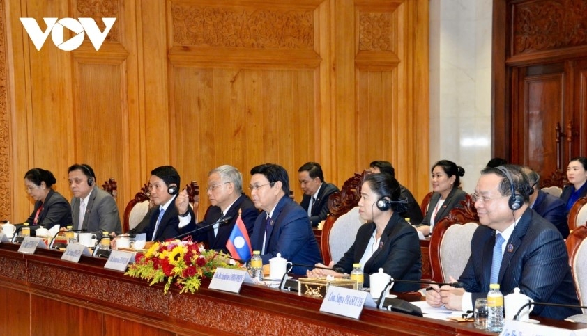 NA Chairman of Laos Saysomphone Phomvihane (third from right)