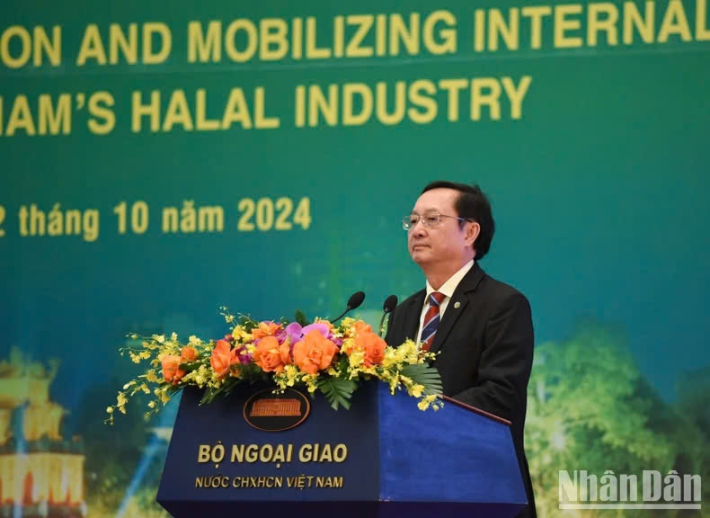Minister of Science and Technology Huynh Thanh Dat speaks at the conference. (Photo: nhandan.vn)