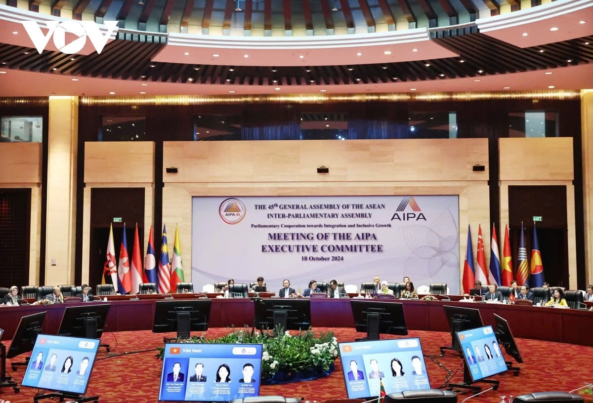Chairman of the National Assembly of Vietnam Tran Thanh Man attends the AIPA Executive Committee meeting in Vientiane, Laos, on October 18.