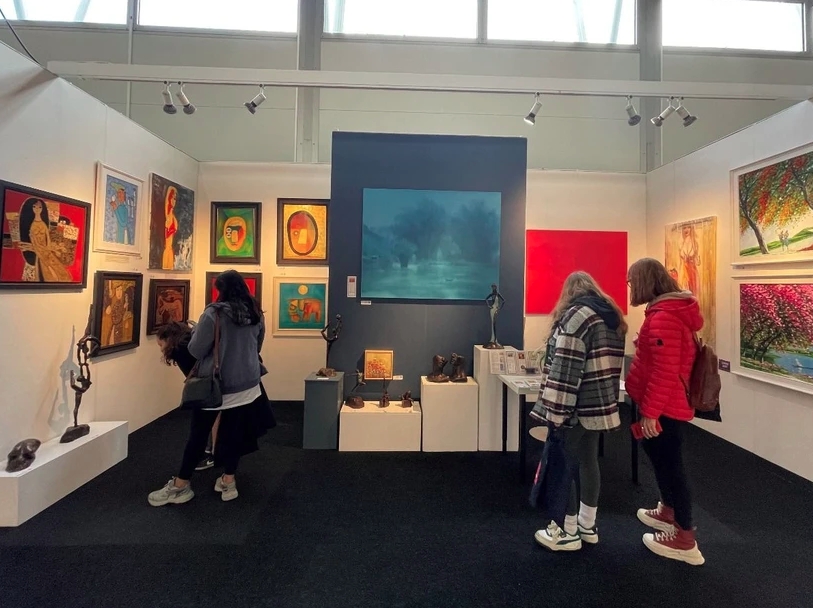 Vietnamese paintings draw much attention of art lovers at the Affordable Art Fair 2024