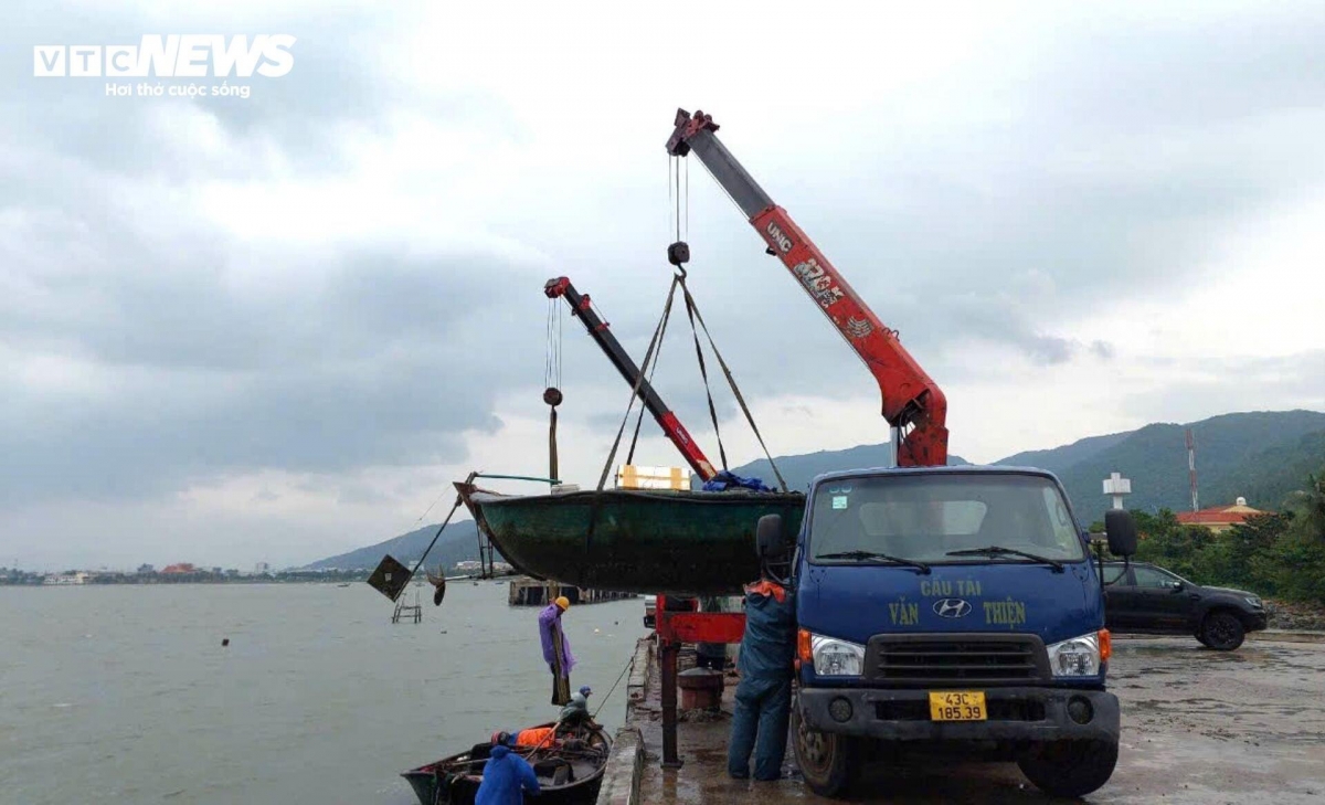 Local authorities in Da Nang have been ordered to immediately implement safety measures for vessels and maritime activities, whilst also keeping boats in the harbour and advising those still at sea to find safe shelter.