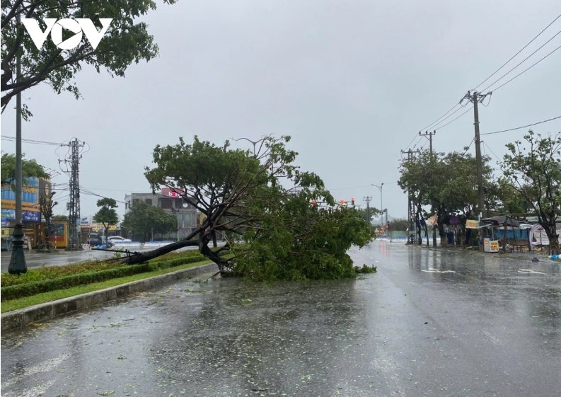 Local residents in Da Nang city are urged to limit going out from October 27 to October 28 to ensure safety.
