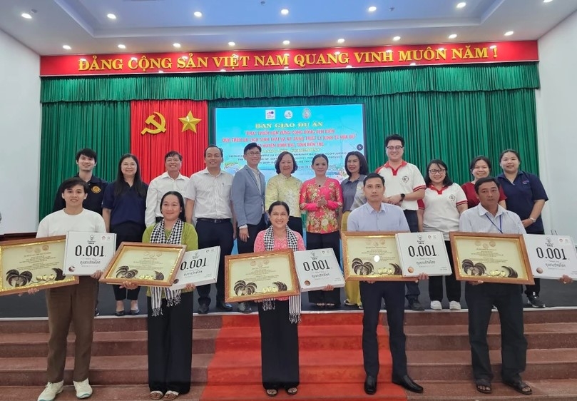 The project on sustainable coastal community development, supported by Thai experts, is handed over to five tourism entities in Binh Dai district, Ben Tre province, on October 15.