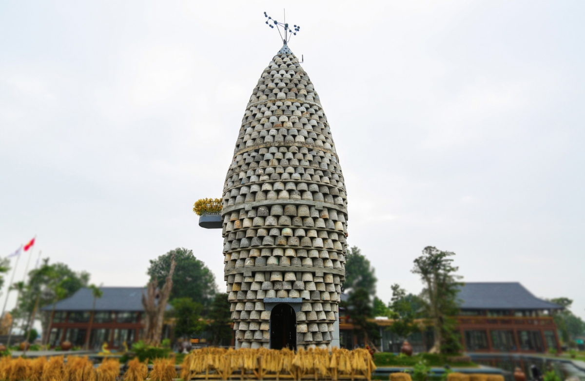 Than Nong tower is recognized as a rice grain-shaped tower made from the world’s highest number of stone mortars. (Photo: vtcnews.vn)