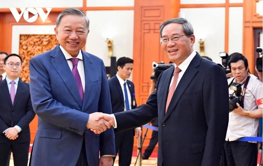 Premier Li Qiang meets with the top Vietnamese leader