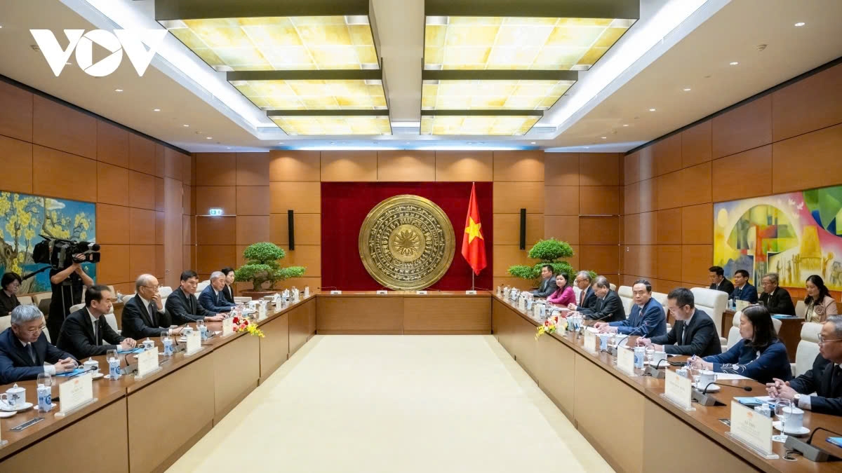 Chairman of the National Assembly Tran Thanh Man and Chief Justice Zhang Jun from the Supreme People’s Court of China discuss measures to increase cooperation between the two countries, including in the judiciary, during their meeting in Hanoi on October 20