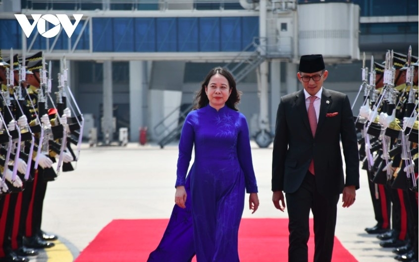 At the welcome ceremony for State Vice President Vo Thi Anh Xuan at the airport