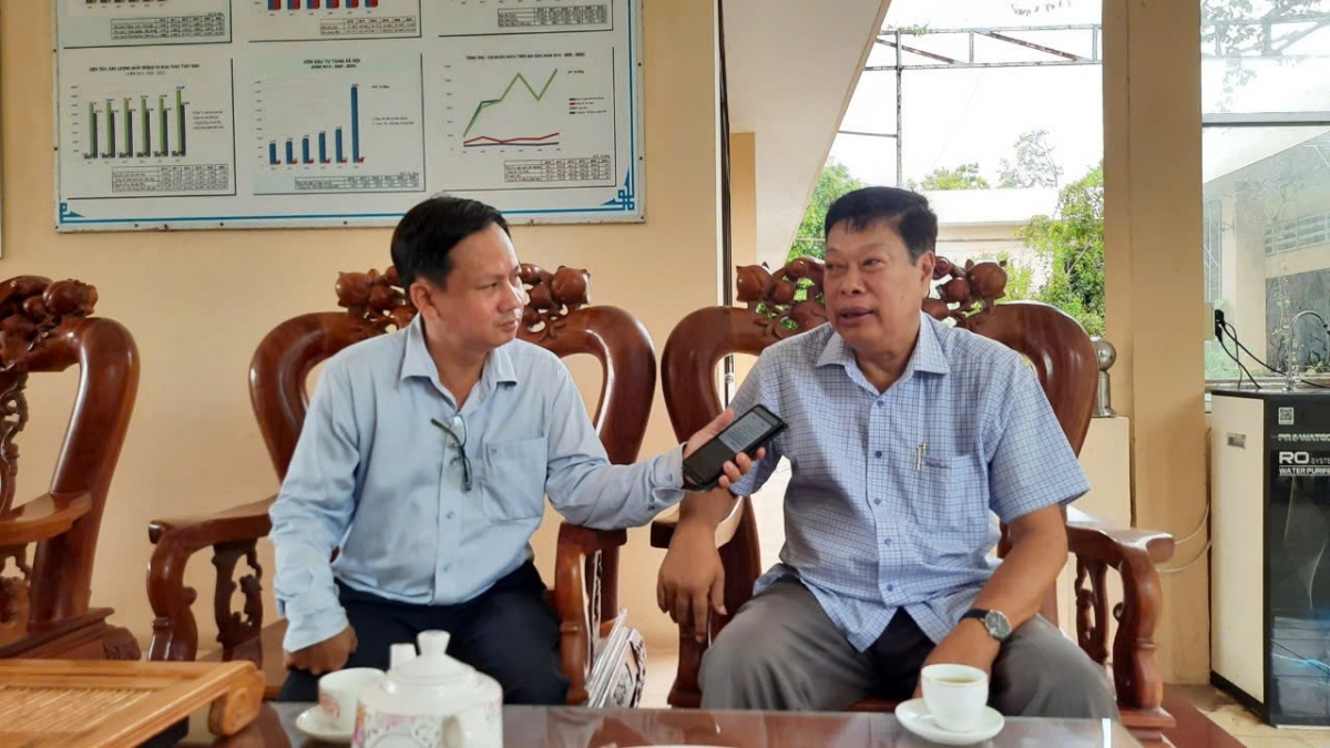 PV VOV trao đổi với ông Dương Minh Tùng, Chủ tịch UBND huyện Ba Tri về phát triển về hướng Đông