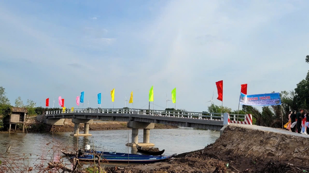 Nhiều công trình, dự án cầu đường đang được tỉnh Bến Tre đầu tư tại phía Đông