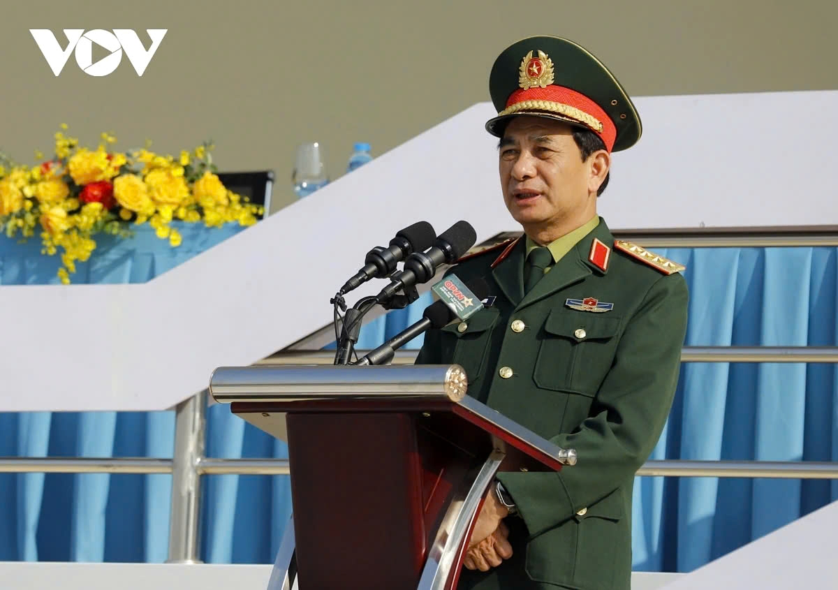 Defense Minister Phan Van Giang speaks during his inspection of preparations for Vietnam International Defense Exhibition 2024 on November 30