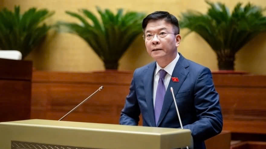 Deputy Prime Minister Le Thanh Long presents a Government proposal on the national target program on drug prevention and control till 2030 worth VND22.5 trillion at the ongoing session of the National Assembly in Hanoi