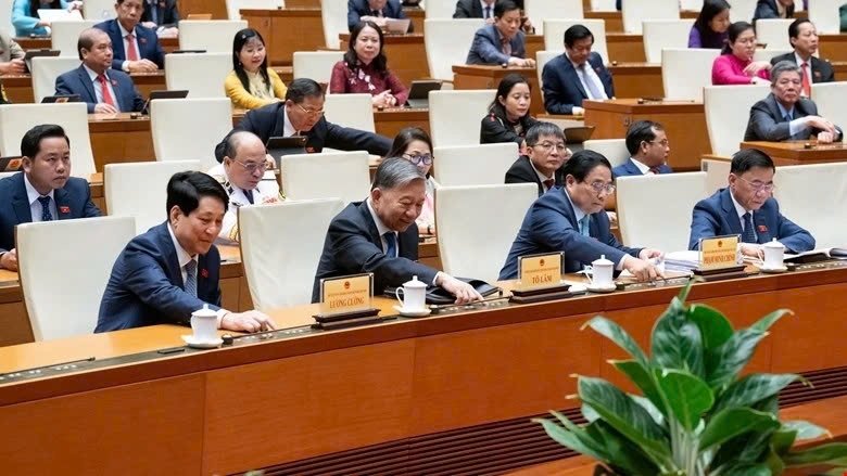 National Assembly deputies press the button approving a resolution banning e-cigarettes, starting in 2025