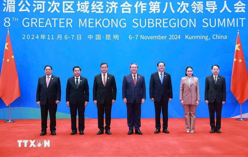 Vietnamese Prime Minister Pham Minh Chinh (first from left) and leaders of Cambodia, Laos, Myanmar, Thailand and China, as well as the Asian Development Bank leadership at the opening ceremony of the 8th Greater Mekong Subregion (GMS) Summit in Kunming, China, on November 7. (Photo: VNA) 