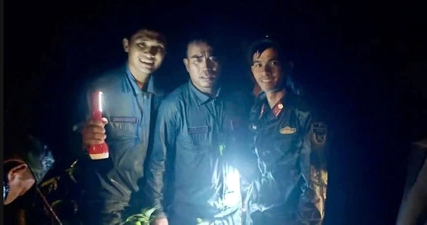 Rescue workers have found two pilots from plane crash in central Vietnam
