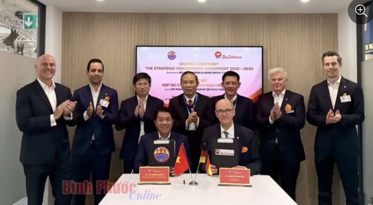 At the signing ceremony (Photo: Binh Phuoc online)