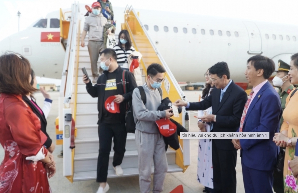 The number of foreign passengers travelling through Cam Ranh International Airport  is rising sharply during 11-month period