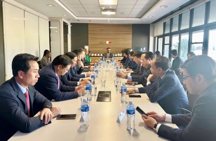 At the meeting between the Hanoi delegation and leaders of Western Cape province in Cape Town. (Source: Hanoimoi.vn)
