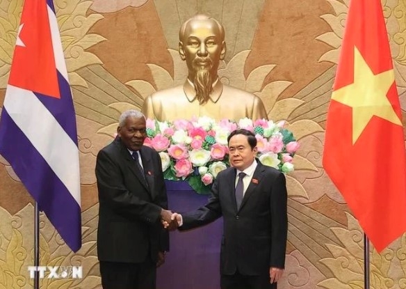 Chairman of the National Assembly Tran Thanh Man (right) meets with President of the National Assembly of People’s Power of Cuba Esteban Lazo Hernandez in Hanoi on July 24, 2024. (Photo: VNA)