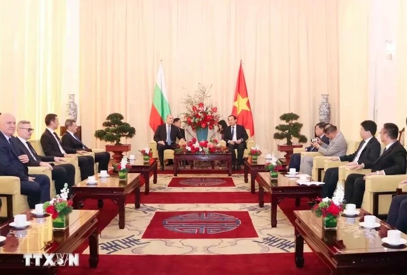 Secretary of the Ho Chi Minh City Party Committee Nguyen Van Nen holds a meeting with Bulgarian President Rumen Radev on November 27. (Photo: VNA)