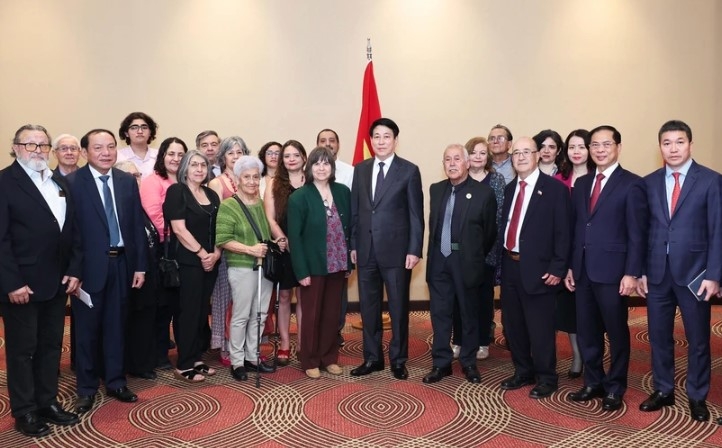 President Luong Cuong and delegates (Photo: VNA)