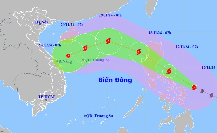 Super typhoon Man-yi is expected to move into the East Sea on November 18 morning and impact central Vietnam in the coming days. (Photo: NCHMF)