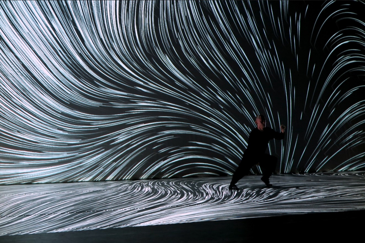 Japanese choreographer and dancer Hiroaki Umeda will captivate local audiences with innovative performances. (Photo courtesy of the organizers)