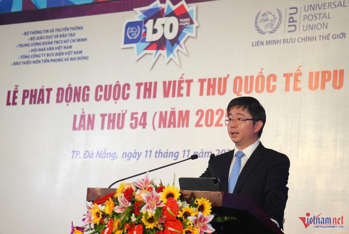 Bui Hoang Phuong, Deputy Minister of Information and Communications speaks at the launching ceremony. (Photo: vietnamnet.vn)