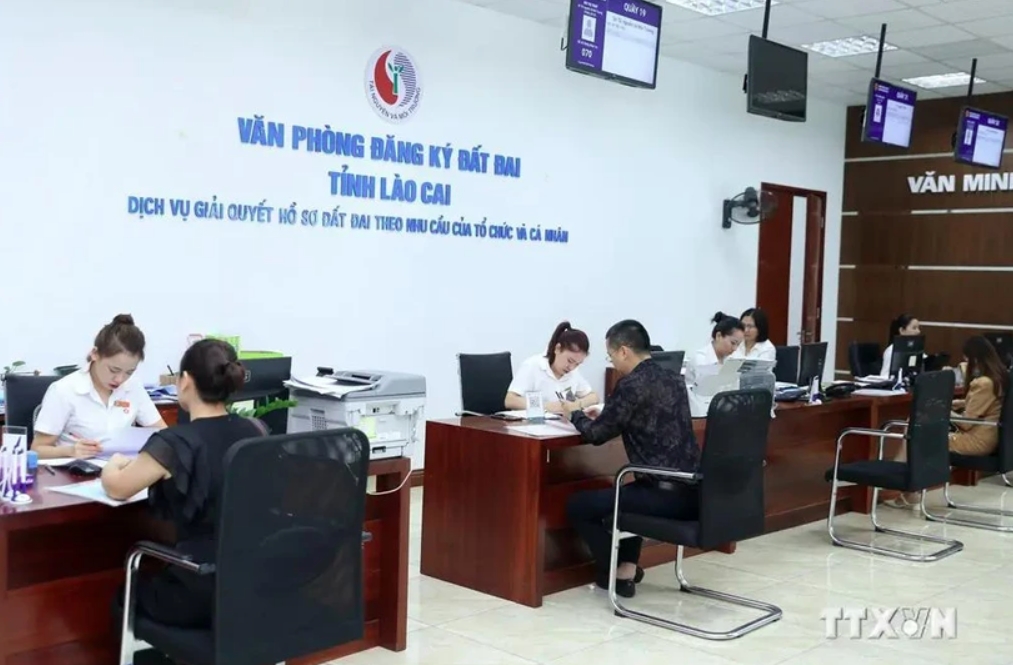 At the one-door administrative unit of the Public Administration Service Center in Lao Cai province