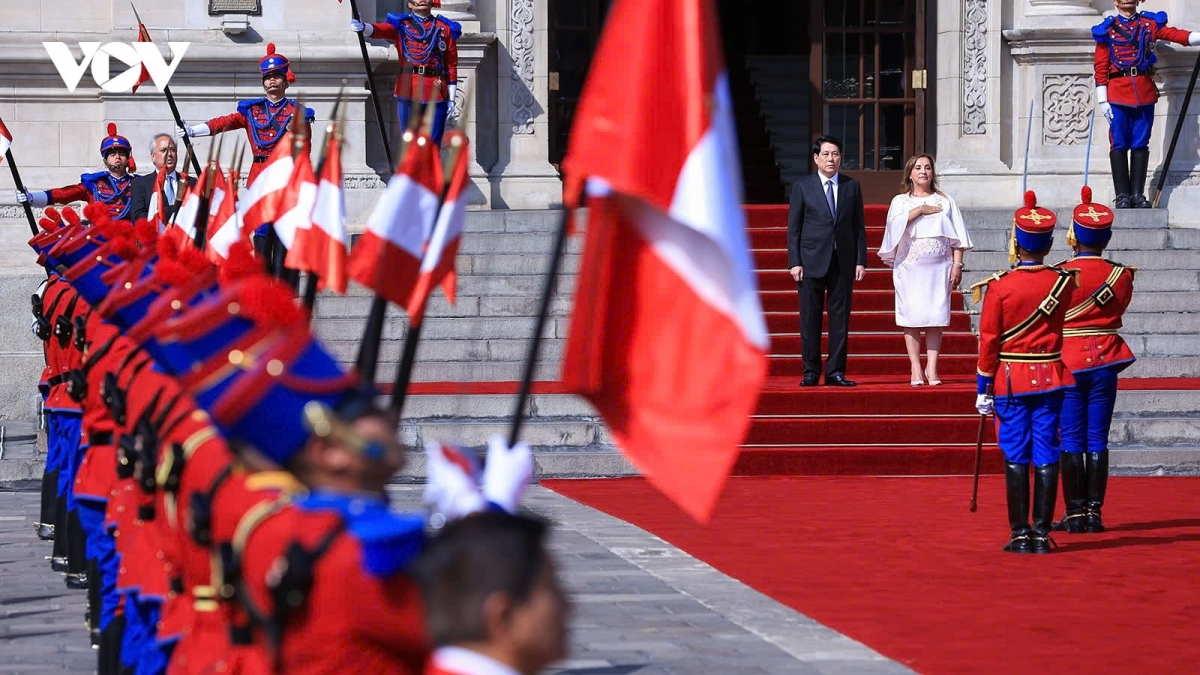 President Dina Ercilia Boluarte Zegarr hosts a welcoming ceremony for visiting Vietnamese State President Luong Cuong in capital Lima